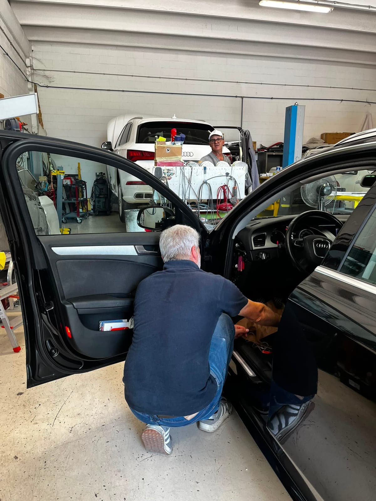 I nostri tecnici al lavoro nell'officina Smart Service Car